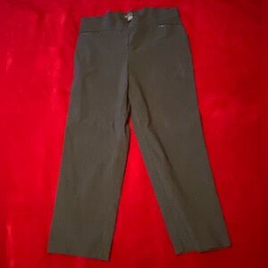89th & Madison pants. Front studded pockets. Back faux pockets. Women’s: Size: L